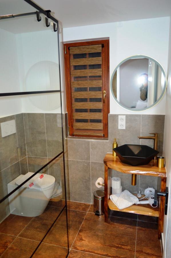 Hotel Casa Cu Magnolii à Poienile Izei Extérieur photo