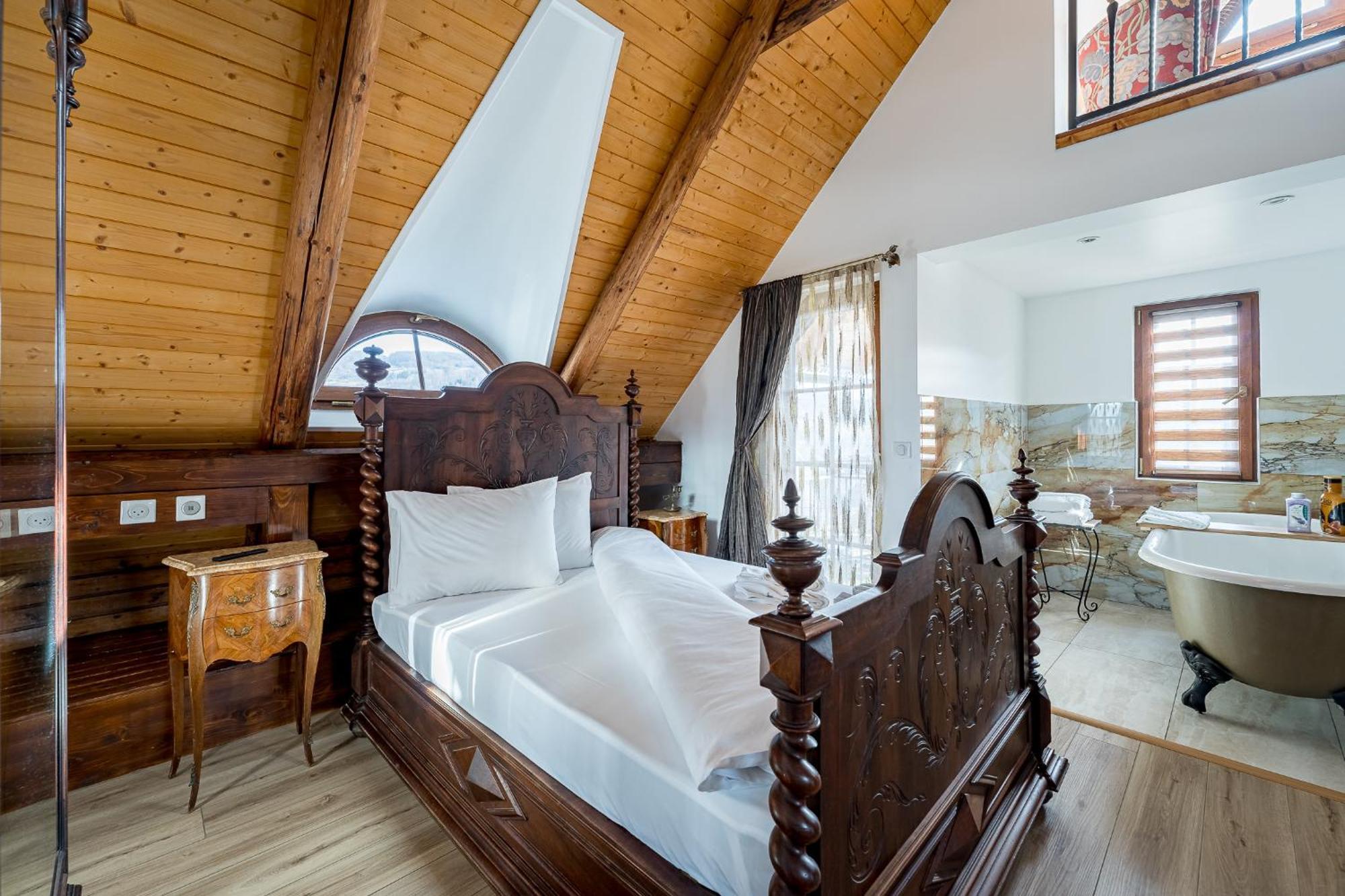 Hotel Casa Cu Magnolii à Poienile Izei Extérieur photo